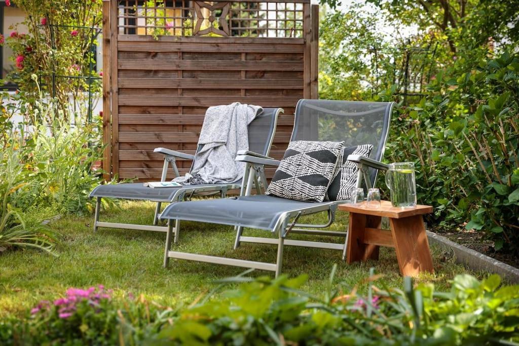 Charmantes Townhaus Mit Garten, W-Lan & Netflix Potsdam Kültér fotó