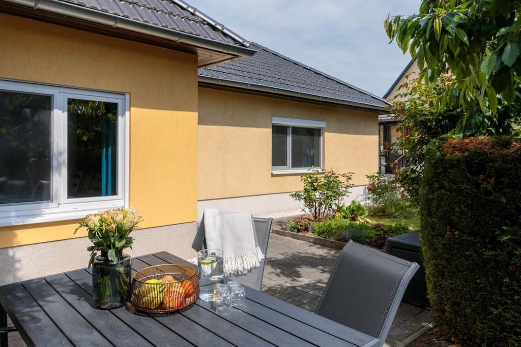 Charmantes Townhaus Mit Garten, W-Lan & Netflix Potsdam Kültér fotó